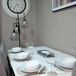 Spacious 4 Bdr House By Willco Short Lets & Serviced With Free Parking & Ideal For Families, Contractors Бристоль