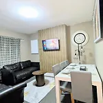 Apartment Spacious 4 Bdr House By Willco Short Lets & Serviced With Free Parking & Ideal For Families, Contractors *