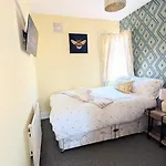 Spacious 4 Bdr House By Willco Short Lets & Serviced With Free Parking & Ideal For Families, Contractors Bristol