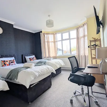 Apartman Spacious 4 Bdr House By Willco Short Lets & Serviced With Free Parking & Ideal For Families, Contractors Bristol