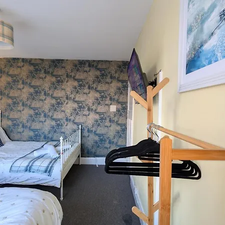 Spacious 4 Bdr House By Willco Short Lets & Serviced With Free Parking & Ideal For Families, Contractors Apartman *