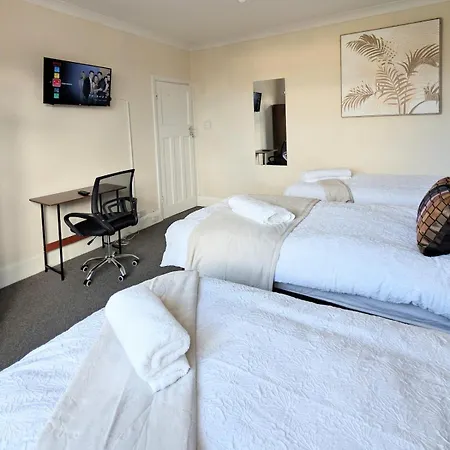 Spacious 4 Bdr House By Willco Short Lets & Serviced With Free Parking & Ideal For Families, Contractors Apartman