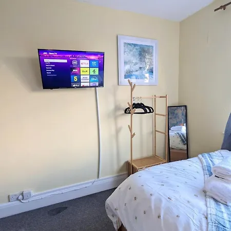 Spacious 4 Bdr House By Willco Short Lets & Serviced With Free Parking & Ideal For Families, Contractors Apartman *