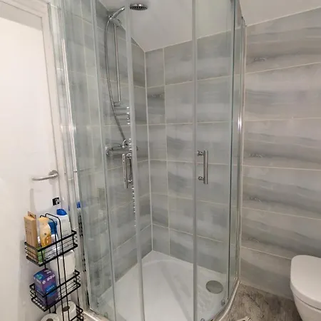 Spacious 4 Bdr House By Willco Short Lets & Serviced With Free Parking & Ideal For Families, Contractors Апартаменти Бристоль