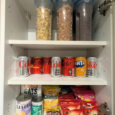 Apartment Spacious 4 Bdr House By Willco Short Lets & Serviced With Free Parking & Ideal For Families, Contractors Bristol