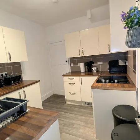 Appartamento Spacious 4 Bdr House By Willco Short Lets & Serviced With Free Parking & Ideal For Families, Contractors