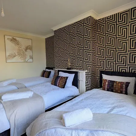 Spacious 4 Bdr House By Willco Short Lets & Serviced With Free Parking & Ideal For Families, Contractors Apartman Bristol