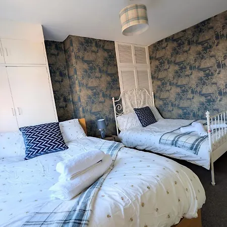 Spacious 4 Bdr House By Willco Short Lets & Serviced With Free Parking & Ideal For Families, Contractors * Bristol