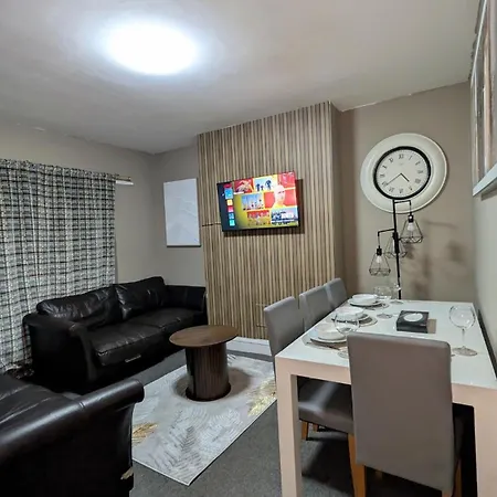 Apartment Spacious 4 Bdr House By Willco Short Lets & Serviced With Free Parking & Ideal For Families, Contractors *