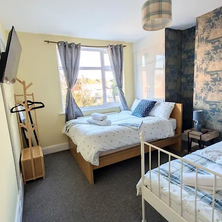 Spacious 4 Bdr House By Willco Short Lets & Serviced With Free Parking & Ideal For Families, Contractors Apartman Bristol