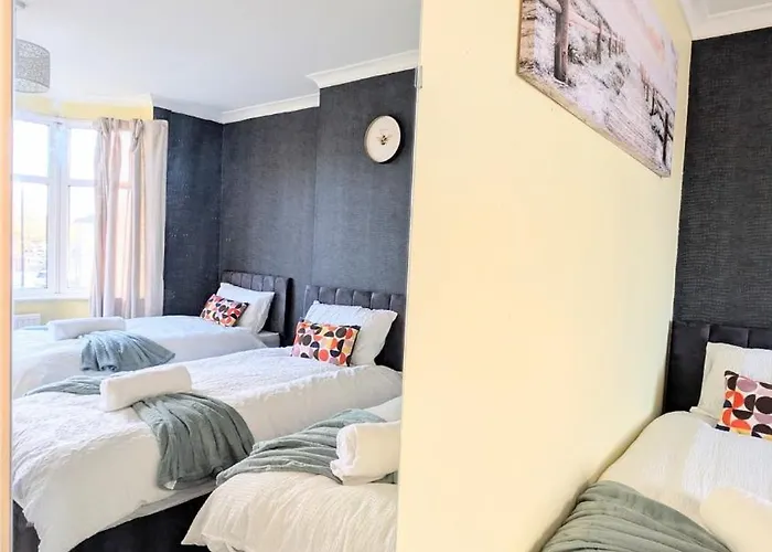 Spacious 4 Bdr House By Willco Short Lets & Serviced With Free Parking & Ideal For Families, Contractors Apartmán