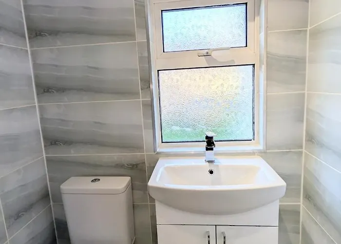 شقة Spacious 4 Bdr House By Willco Short Lets & Serviced With Free Parking & Ideal For Families, Contractors *