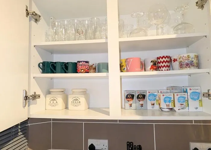 Spacious 4 Bdr House By Willco Short Lets & Serviced With Free Parking & Ideal For Families, Contractors Bristol