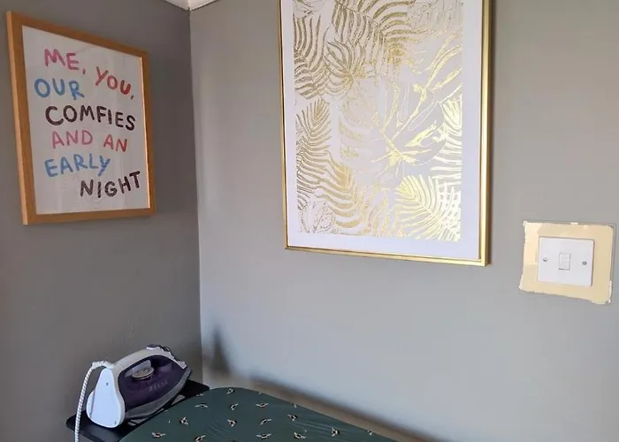 Spacious 4 Bdr House By Willco Short Lets & Serviced With Free Parking & Ideal For Families, Contractors