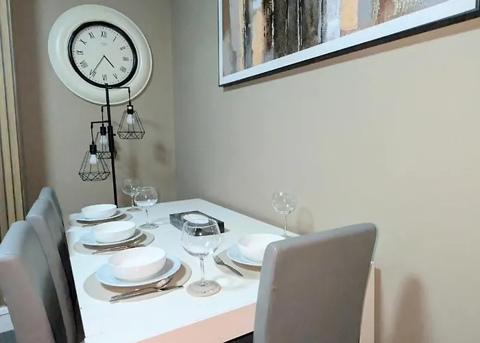 شقة Spacious 4 Bdr House By Willco Short Lets & Serviced With Free Parking & Ideal For Families, Contractors