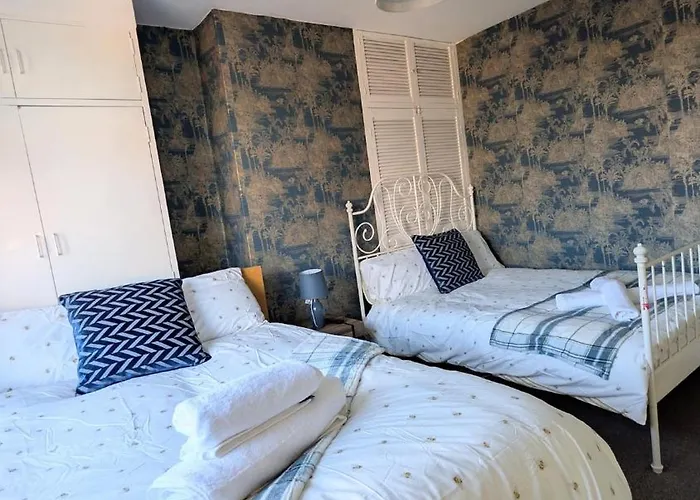 Spacious 4 Bdr House By Willco Short Lets & Serviced With Free Parking & Ideal For Families, Contractors * Bristol