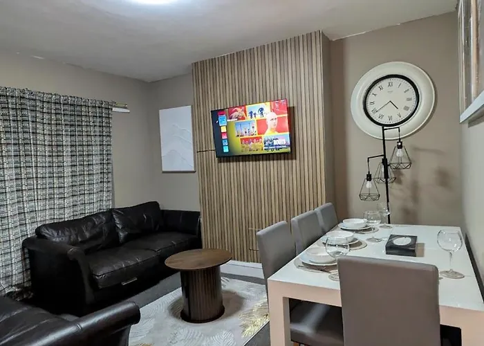 شقة Spacious 4 Bdr House By Willco Short Lets & Serviced With Free Parking & Ideal For Families, Contractors *