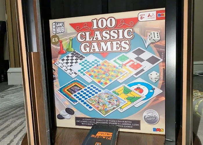 Spacious 4 Bdr House By Willco Short Lets & Serviced With Free Parking & Ideal For Families, Contractors شقة