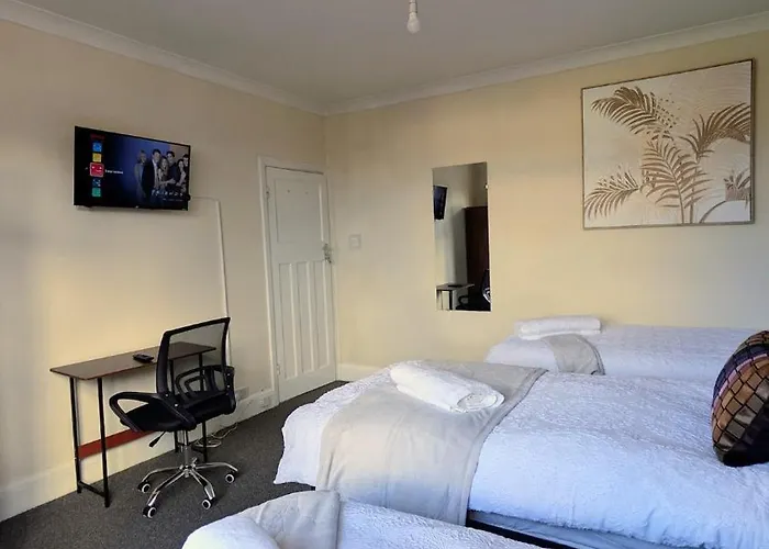 Spacious 4 Bdr House By Willco Short Lets & Serviced With Free Parking & Ideal For Families, Contractors Apartmán *