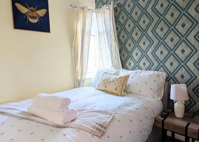 Spacious 4 Bdr House By Willco Short Lets & Serviced With Free Parking & Ideal For Families, Contractors * Bristol