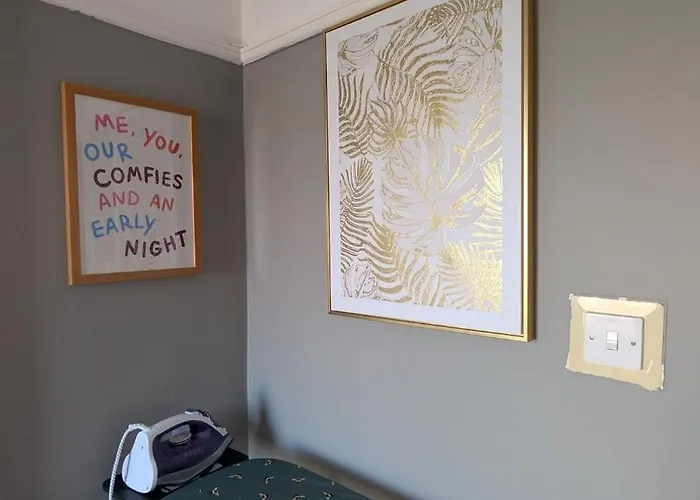 Spacious 4 Bdr House By Willco Short Lets & Serviced With Free Parking & Ideal For Families, Contractors *