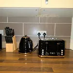 아파트 Spacious 4 Bdr House By Willco Short Lets & Serviced With Free Parking & Ideal For Families, Contractors *