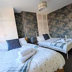 Spacious 4 Bdr House By Willco Short Lets & Serviced With Free Parking & Ideal For Families, Contractors * 브리스틀