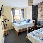Spacious 4 Bdr House By Willco Short Lets & Serviced With Free Parking & Ideal For Families, Contractors 아파트 브리스틀