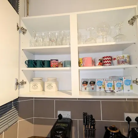 Spacious 4 Bdr House By Willco Short Lets & Serviced With Free Parking & Ideal For Families, Contractors Bristol