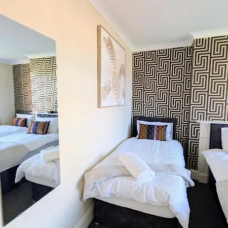 Spacious 4 Bdr House By Willco Short Lets & Serviced With Free Parking & Ideal For Families, Contractors Apartmán Bristol