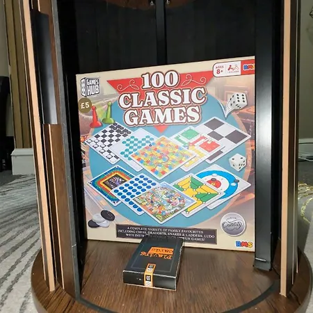 Spacious 4 Bdr House By Willco Short Lets & Serviced With Free Parking & Ideal For Families, Contractors Apartmán