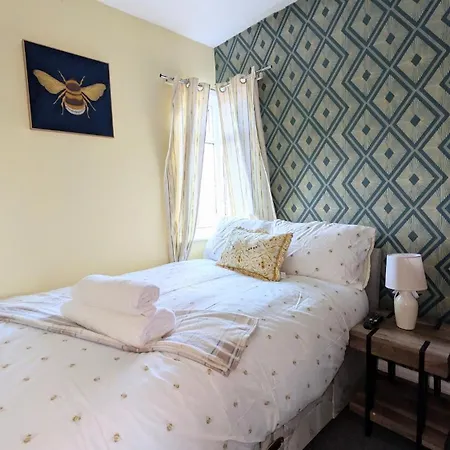 Spacious 4 Bdr House By Willco Short Lets & Serviced With Free Parking & Ideal For Families, Contractors * 브리스틀
