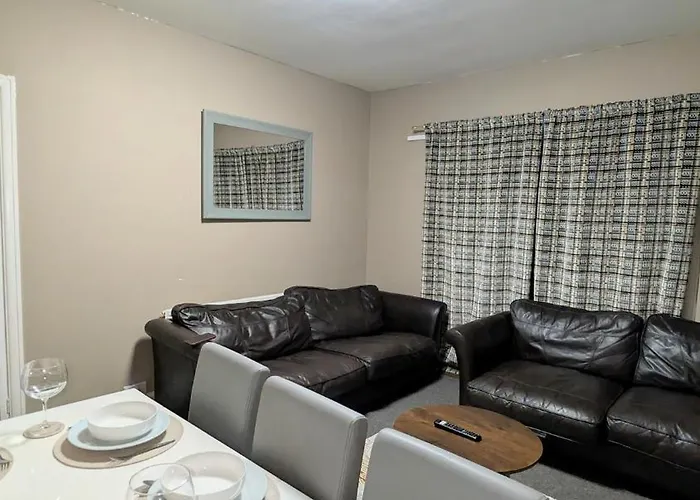 Spacious 4 Bdr House By Willco Short Lets & Serviced With Free Parking & Ideal For Families, Contractors Apartament Bristol