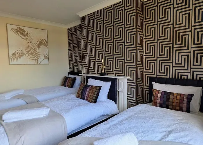 Spacious 4 Bdr House By Willco Short Lets & Serviced With Free Parking & Ideal For Families, Contractors Apartament Bristol